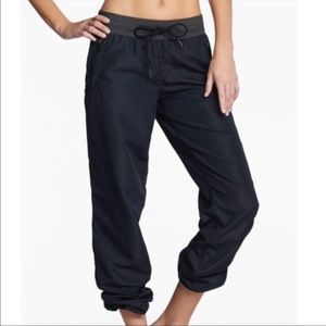 Fabletics Calama pant joggers black grey